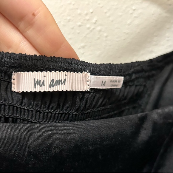 Black puff sleeve dress. Size medium - Picture 3 of 4